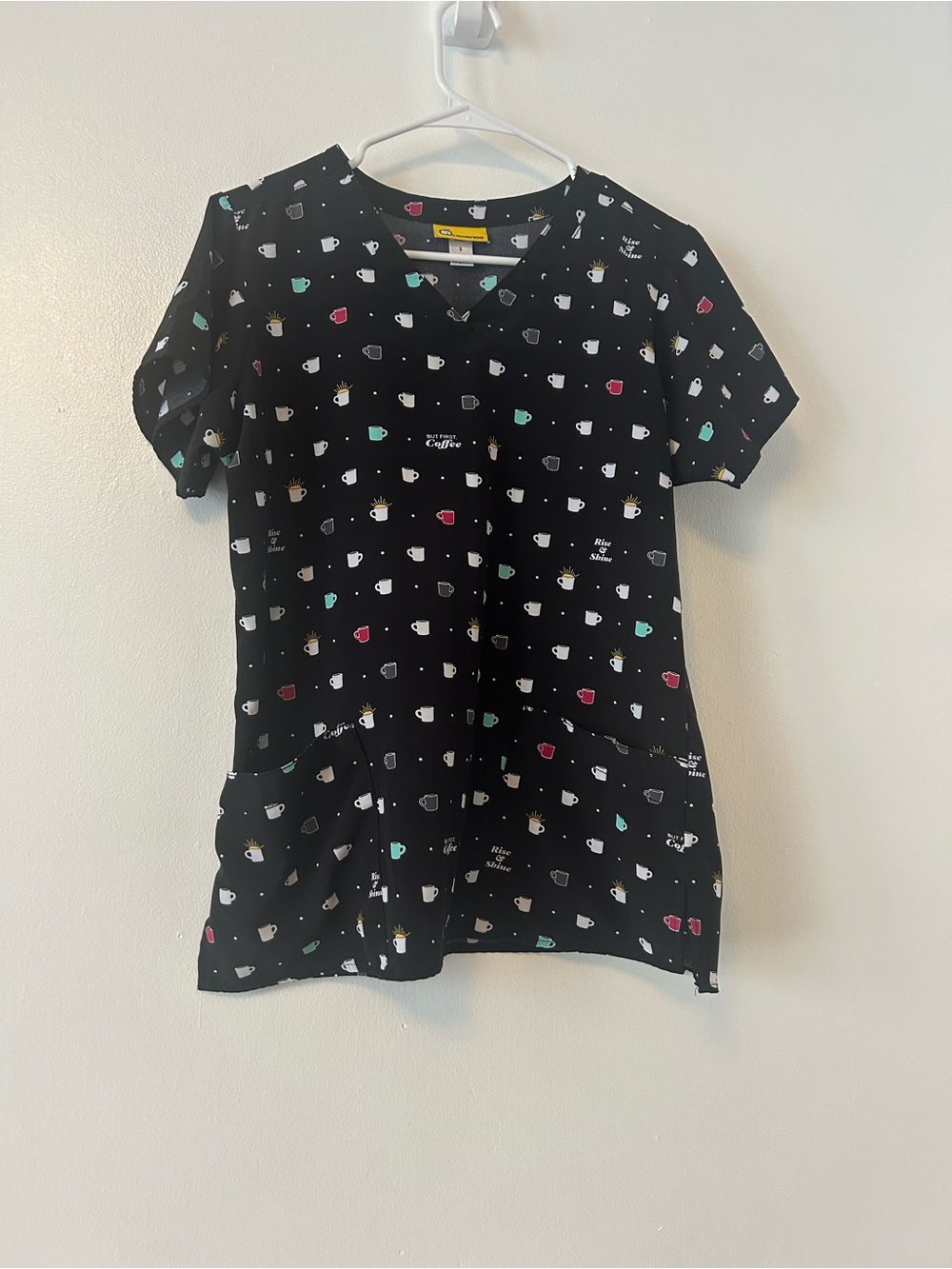 Womenโs Scrub Shirt